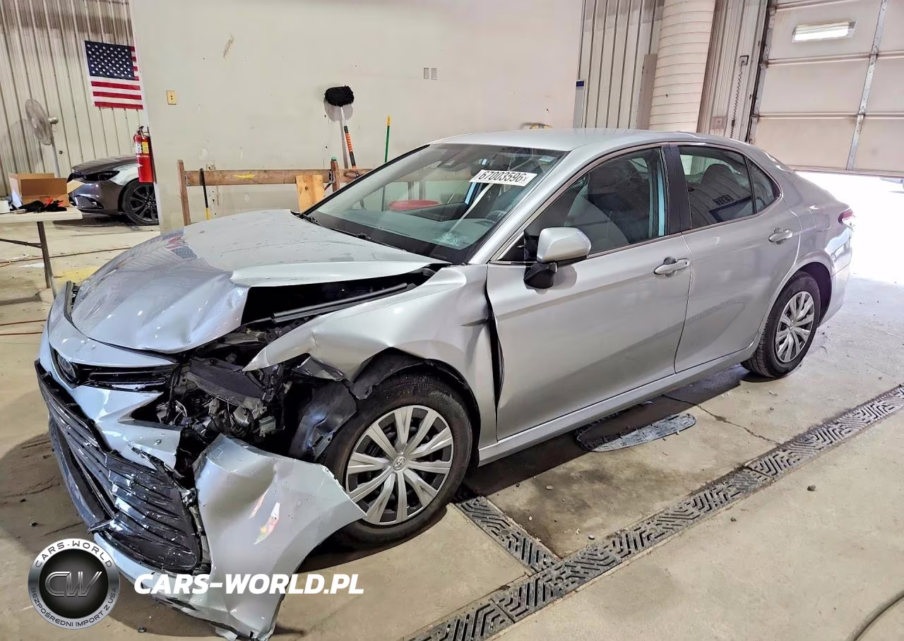 2023 Toyota Camry Le – zdjęcie 1 z 12