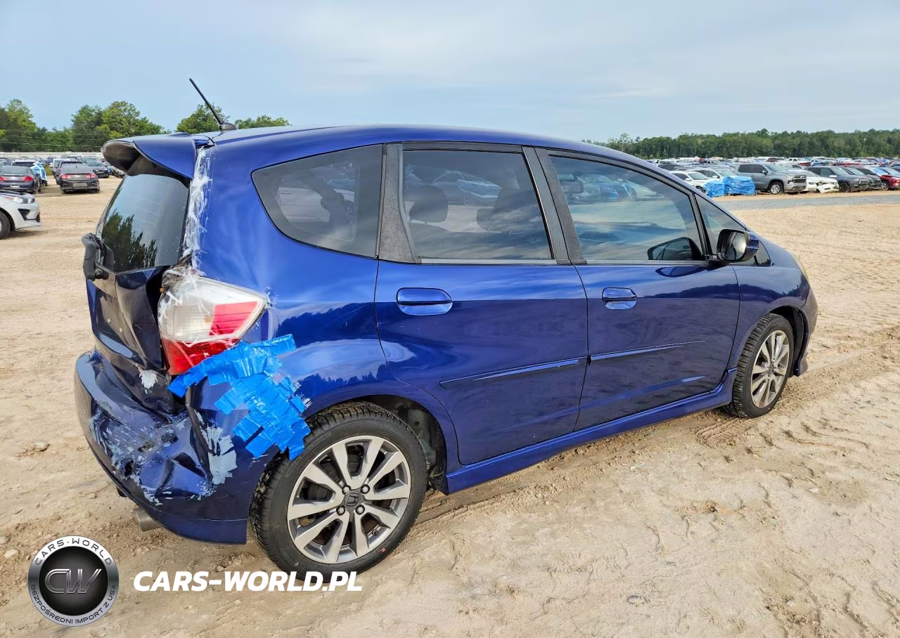 2013 Honda Fit Sport VIN:JHMGE8H51DC044056 - 3