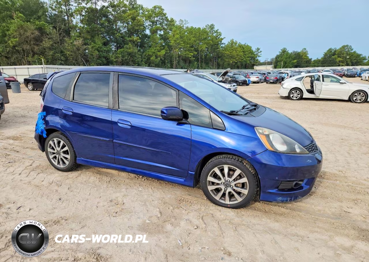 2013 Honda Fit Sport VIN:JHMGE8H51DC044056 - 4