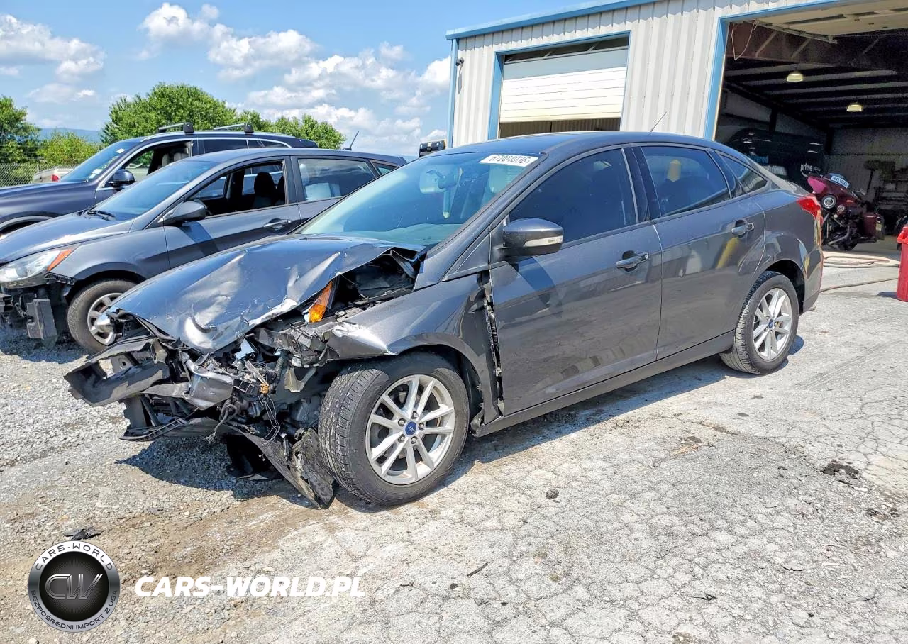 2017 Ford Focus Se VIN:1FADP3F25HL233069 - 1