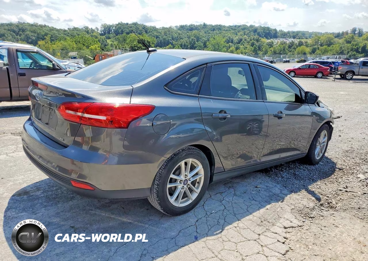 2017 Ford Focus Se VIN:1FADP3F25HL233069 - 3