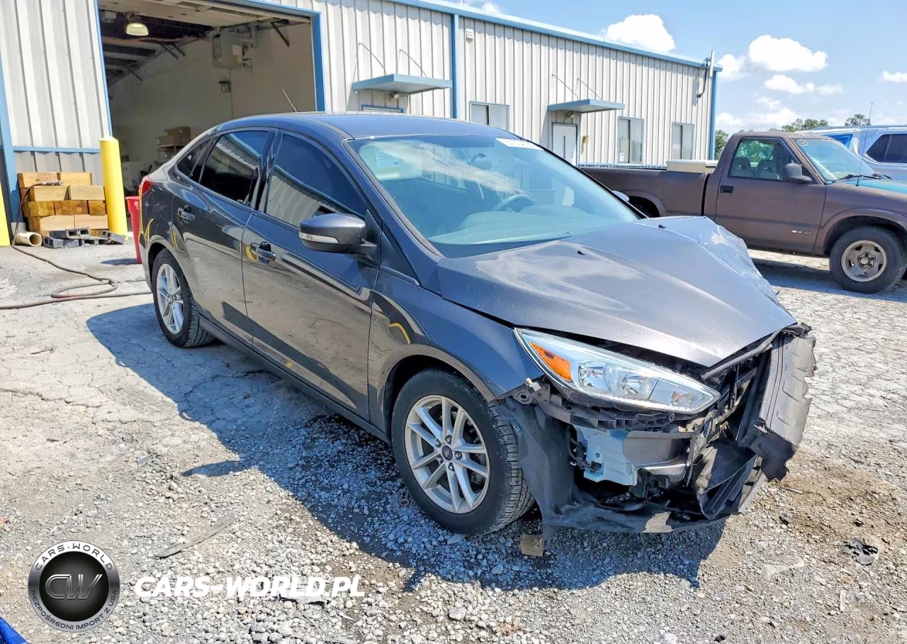2017 Ford Focus Se VIN:1FADP3F25HL233069 - 4