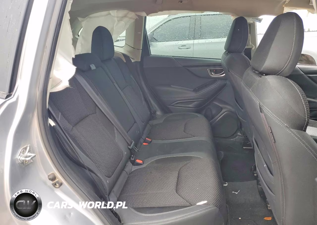 2024 Subaru Forester Premium VIN:JF2SKADC4RH420213 - 11