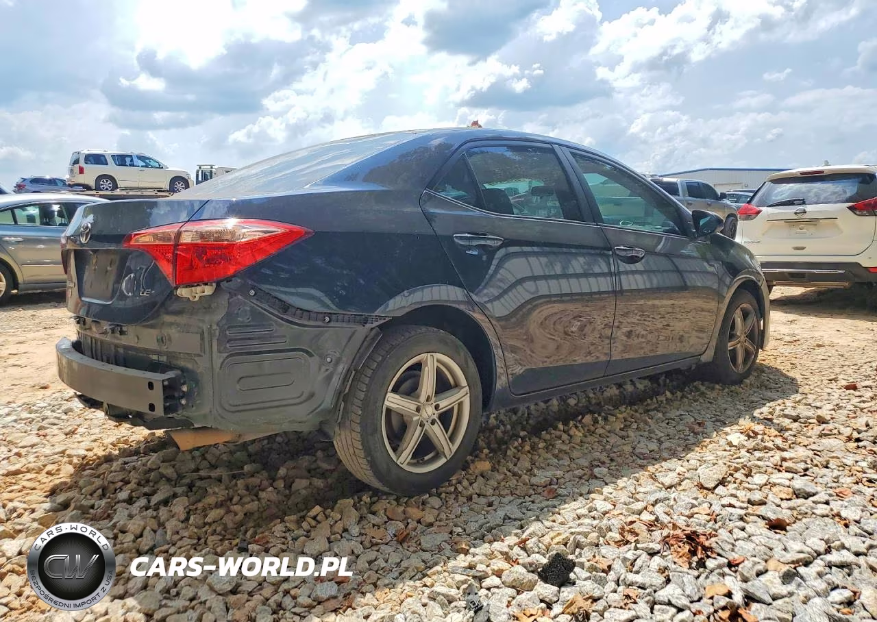 2018 Toyota Corolla Le VIN:2T1BURHEXJC053524 - 3