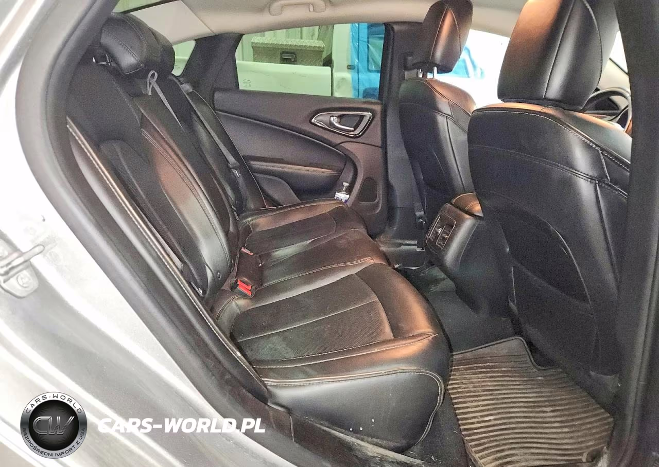 2015 Chrysler 200 C VIN:1C3CCCEG7FN610540 - 10