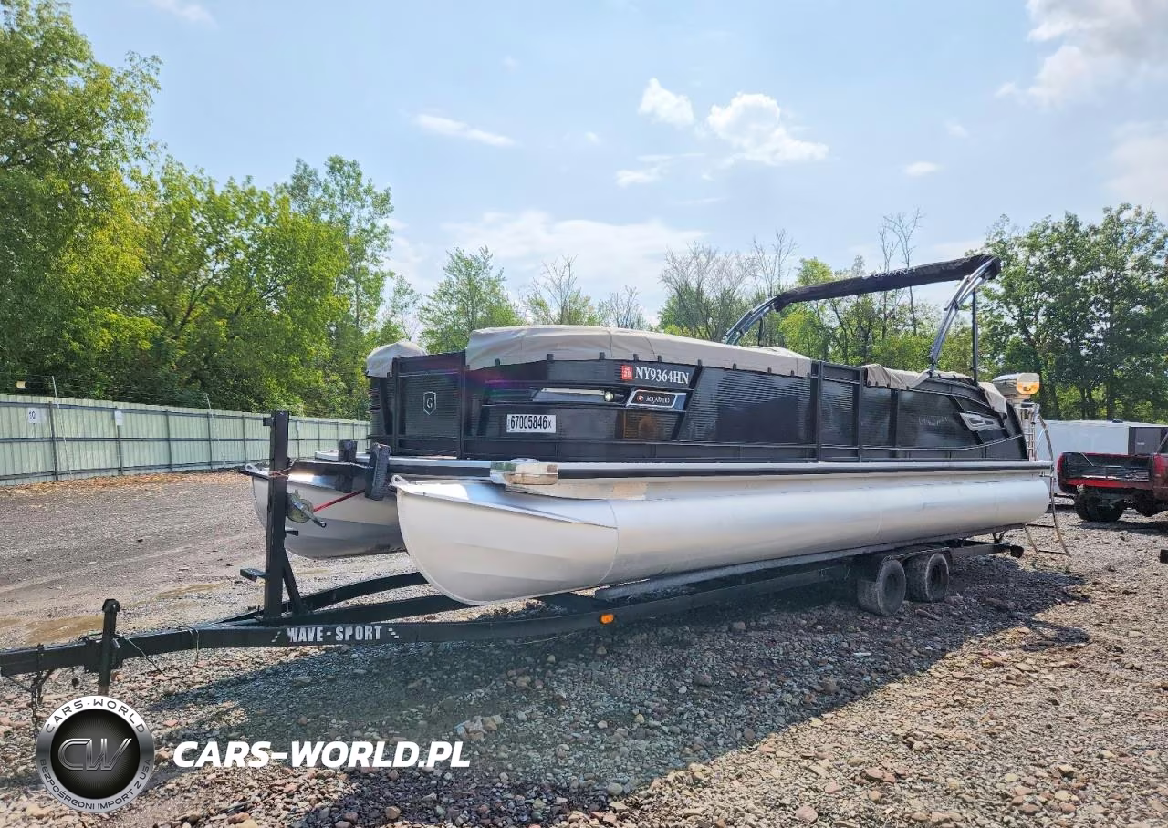 2022 Godfrey Pontoon Boat VIN:GDY63181J122 - 2