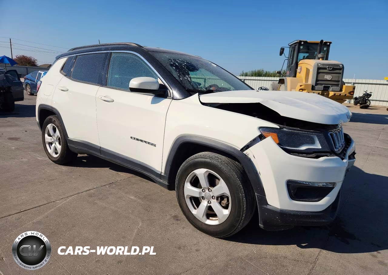 2018 Jeep Compass Latitude VIN:3C4NJCBB0JT287217 - 4