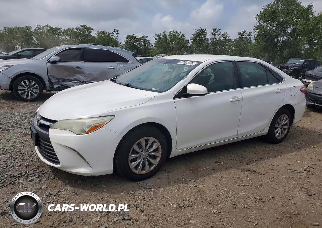2015 Toyota Camry Le – zdjęcie 1 z 12