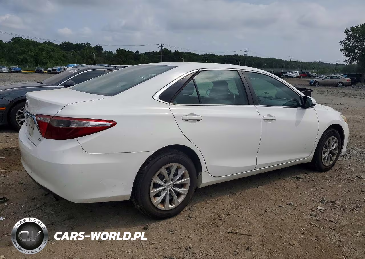 2015 Toyota Camry Le VIN:4T1BF1FK5FU036155 - 3