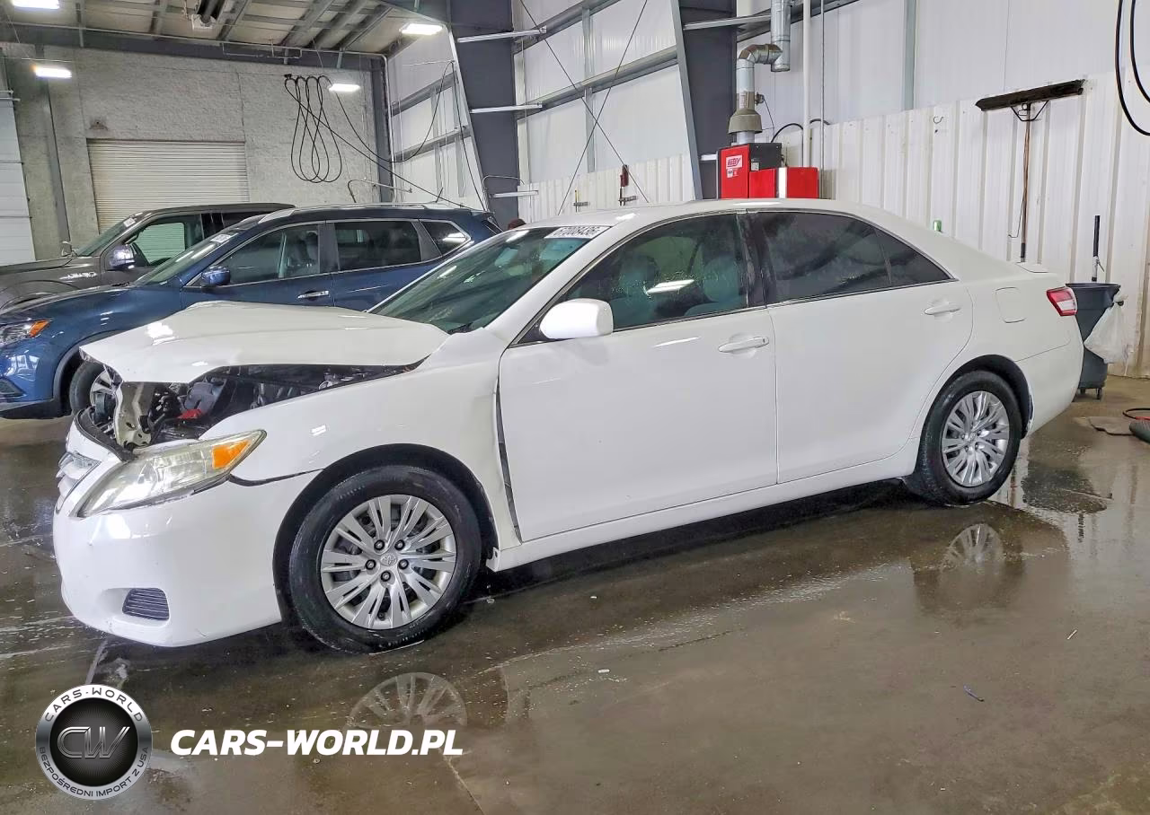 2010 Toyota Camry Base – zdjęcie 1 z 12