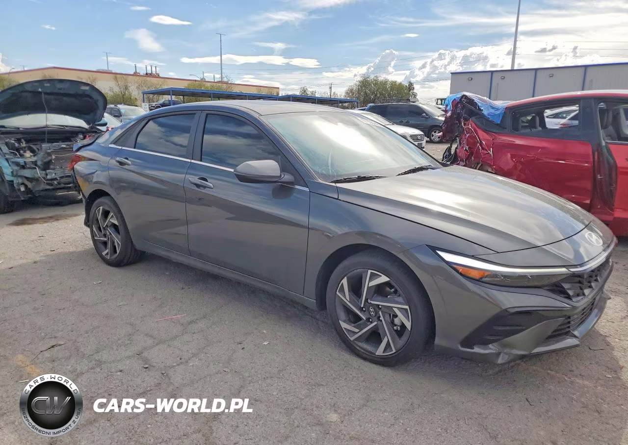 2025 Hyundai Elantra Limited VIN:KMHLN4DJ0SU141537 - 4