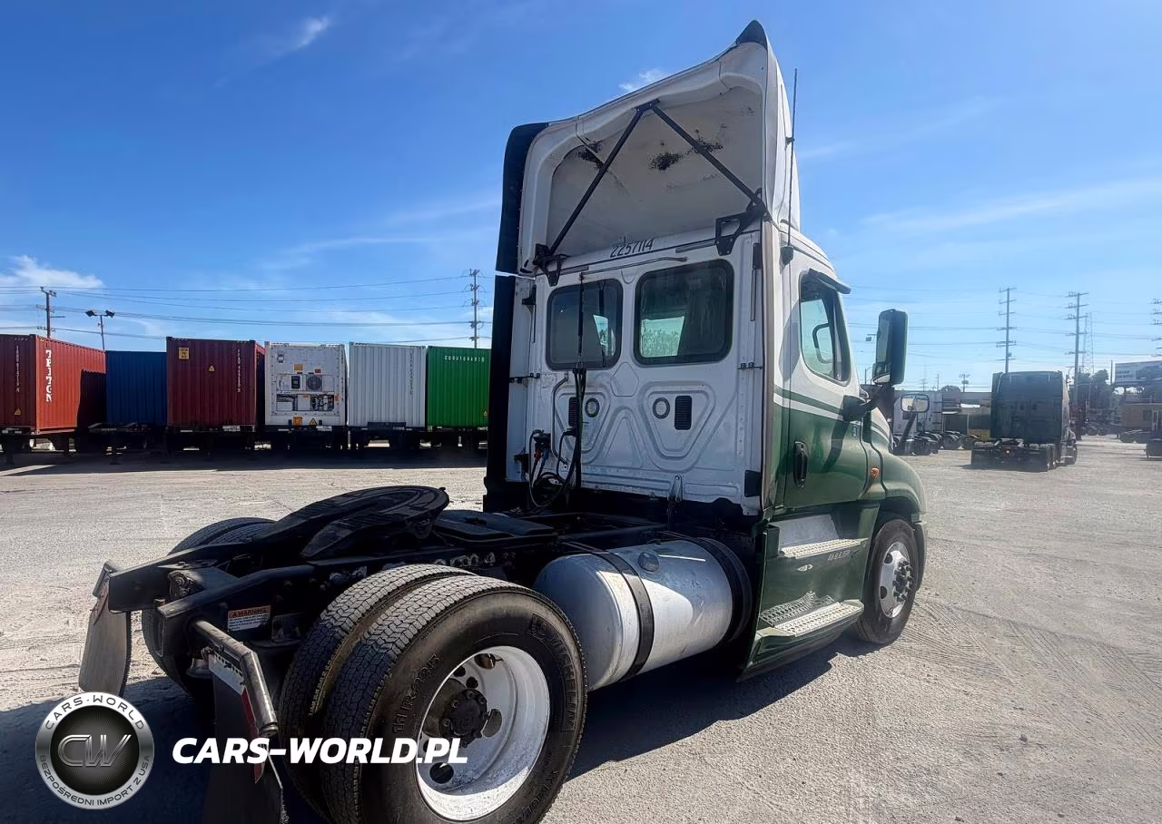 2017 Freightliner Cascadia 125 2017 Freightliner Cascadia 125 4X2 S-A Day Cab Truck Tractor VIN:1FUBGDDR7HLHL9599 - 4