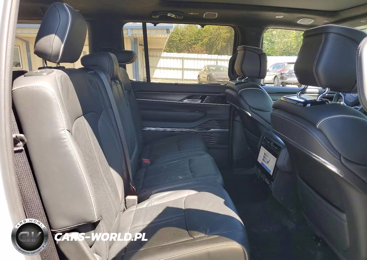 2024 Jeep Grand Wagoneer Series Ii VIN:1C4SJVFP8RS109072 - 11