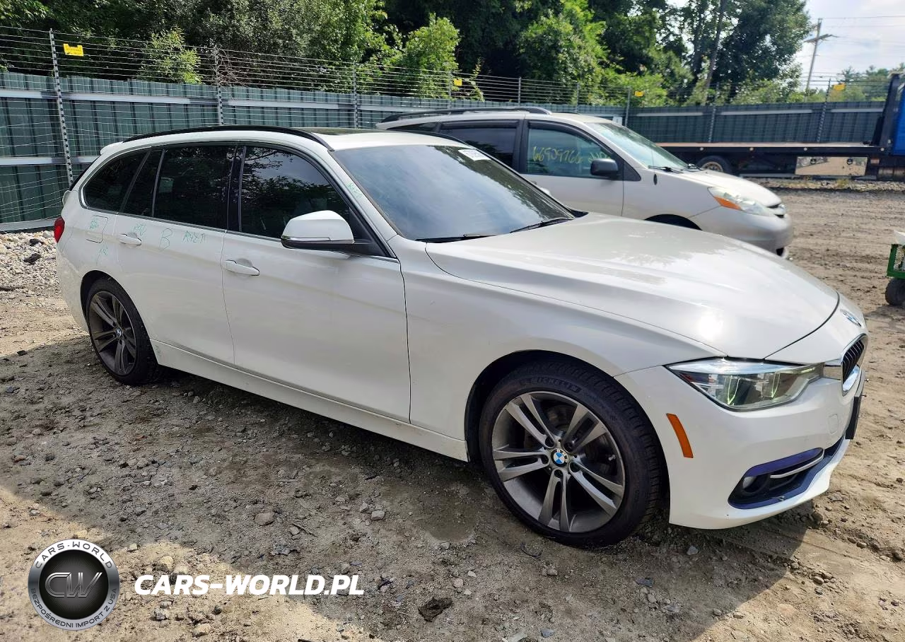 2018 BMW 330 Xi VIN:WBA8K3C53JA024193 - 4