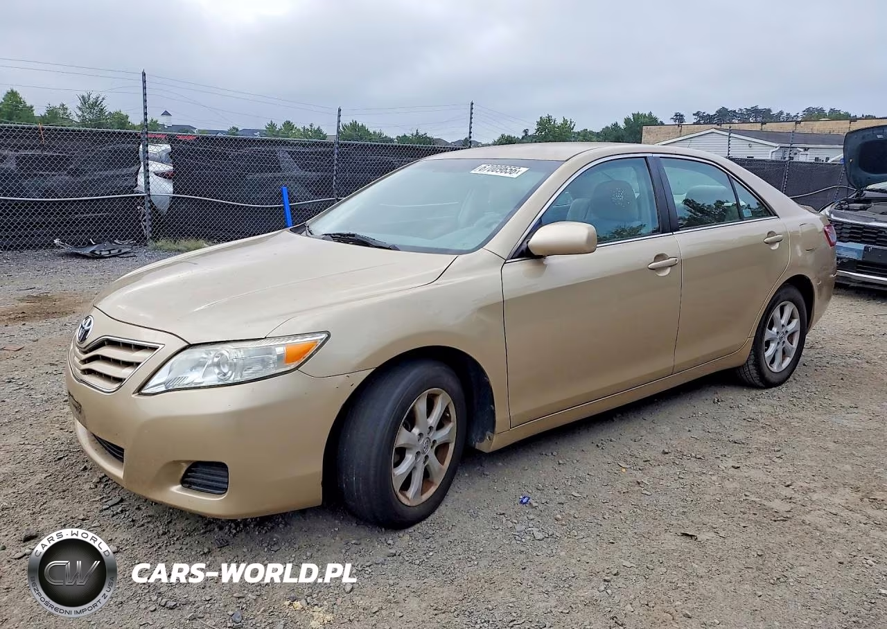 2011 Toyota Camry Le – zdjęcie 1 z 12