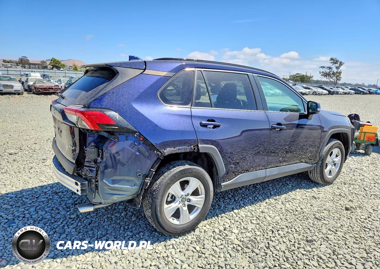 2021 Toyota Rav4 Xle VIN:2T3W1RFV7MW126128 - 3