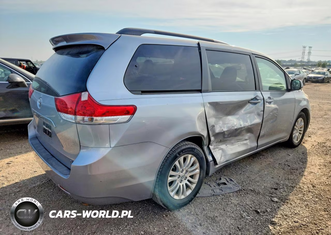 2014 Toyota Sienna Xle 8-Passenger VIN:5TDYK3DC9ES513724 - 3