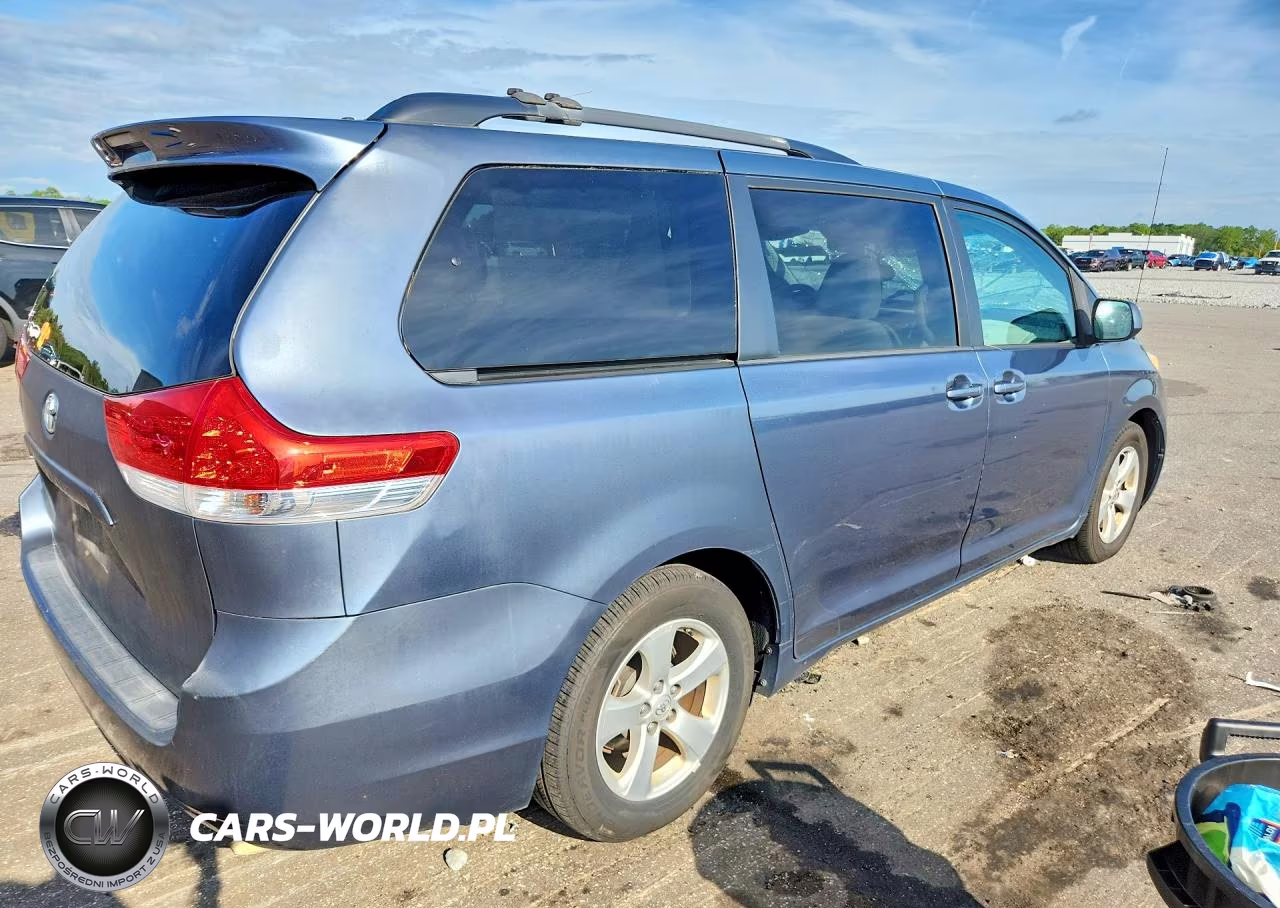 2014 Toyota Sienna Le VIN:5TDKK3DCXES420510 - 3