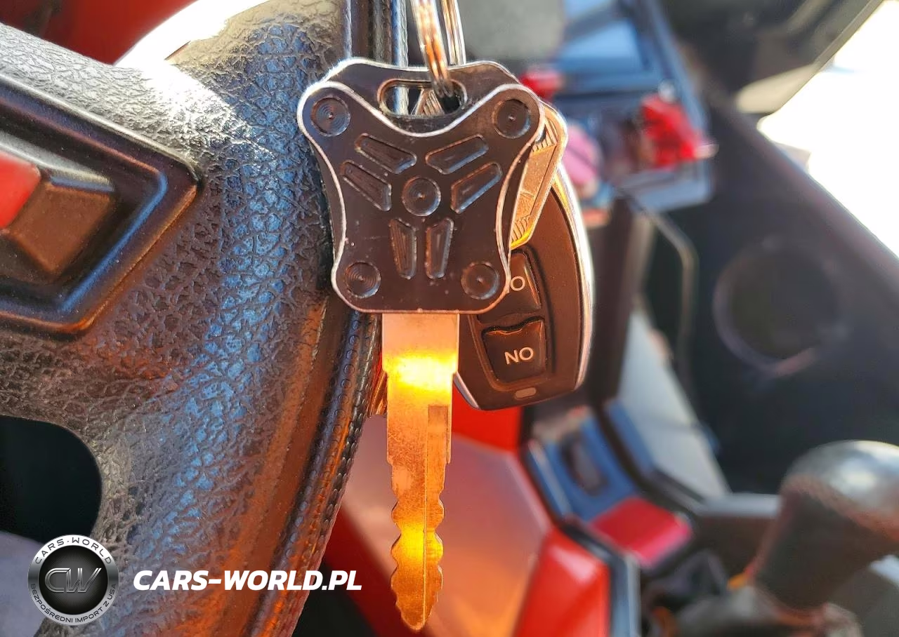 2015 Polaris Slingshot Sl VIN:57XAAPFA1F5104221 - 8