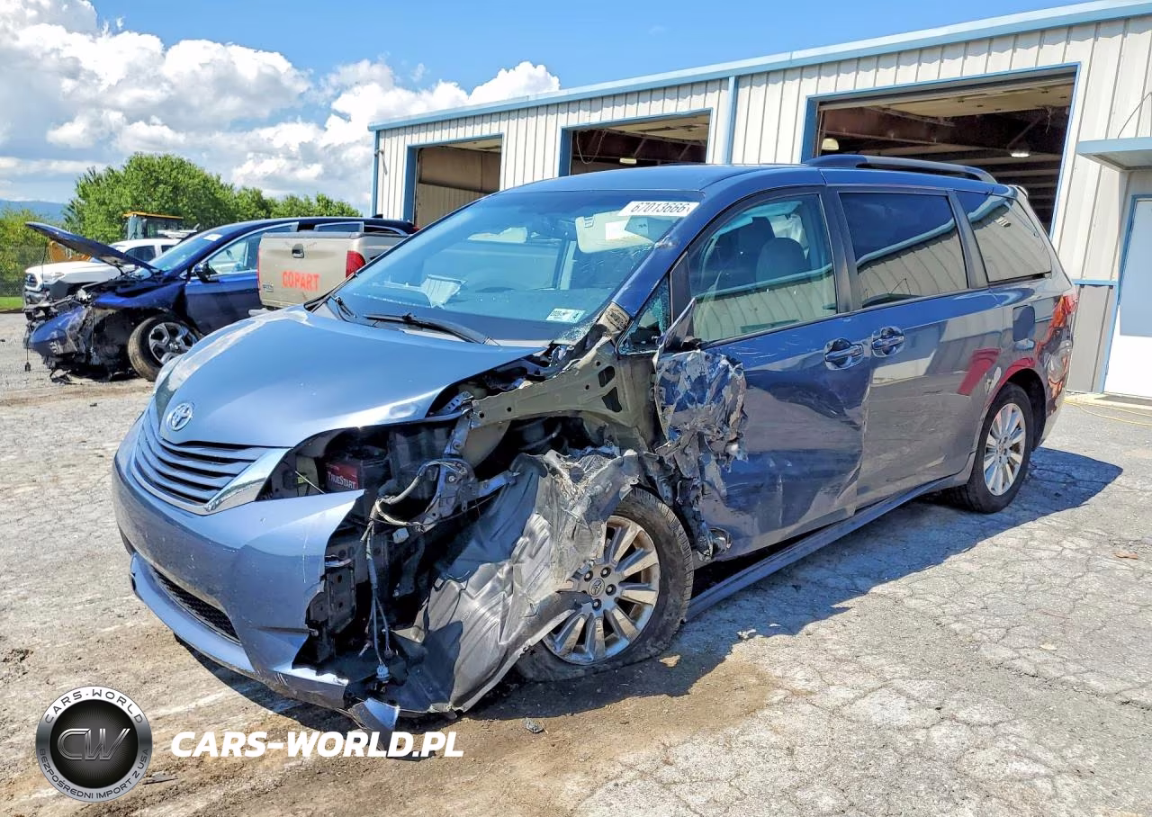 2016 Toyota Sienna Le – zdjęcie 1 z 13