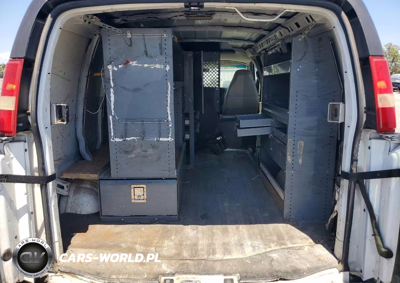 2007 Chev Express G2500 VIN:1GCGG25V271223770 - 10