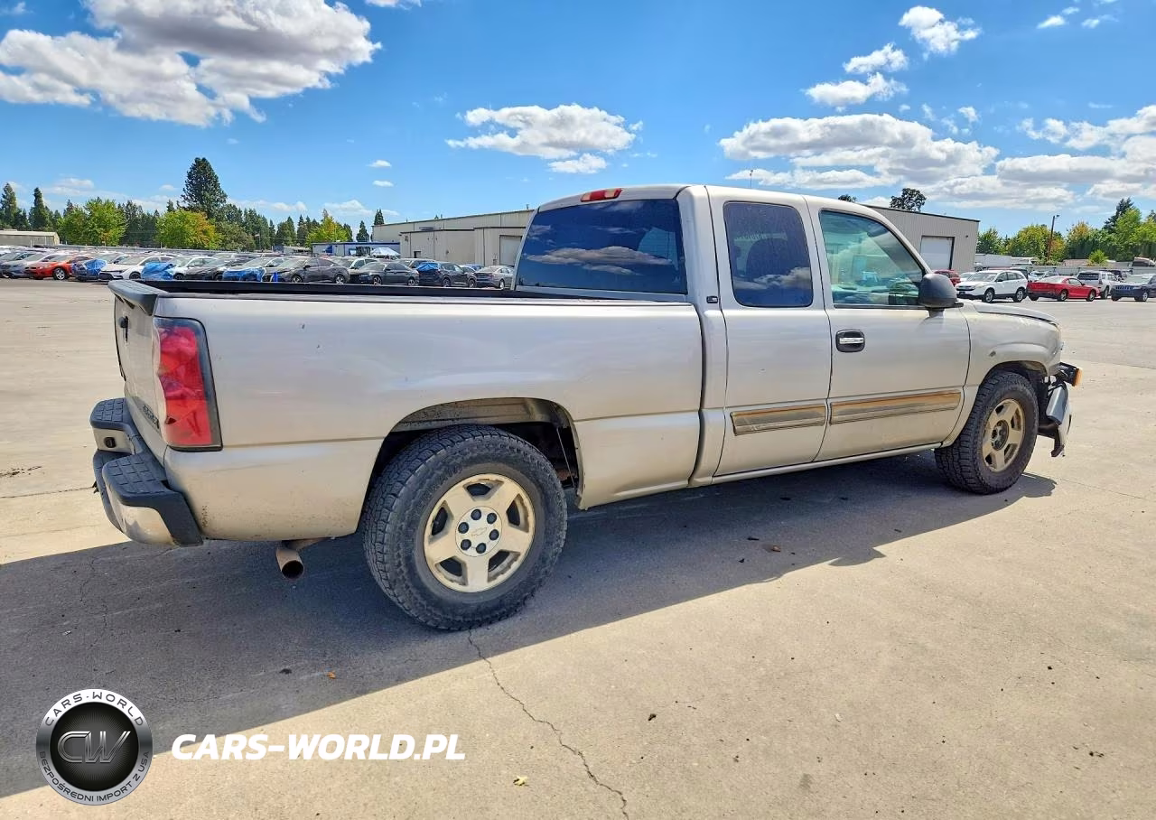 2005 Chevrolet Silverado C1500 VIN:2GCEC19V551320895 - 3