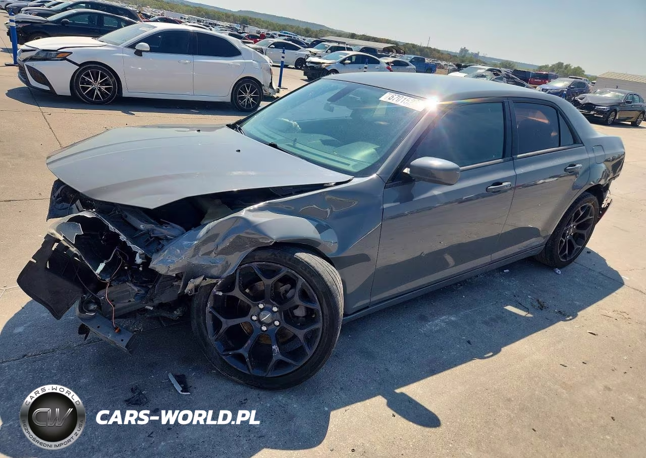 2019 Chrysler 300 S VIN:2C3CCABG2KH617939 - 1