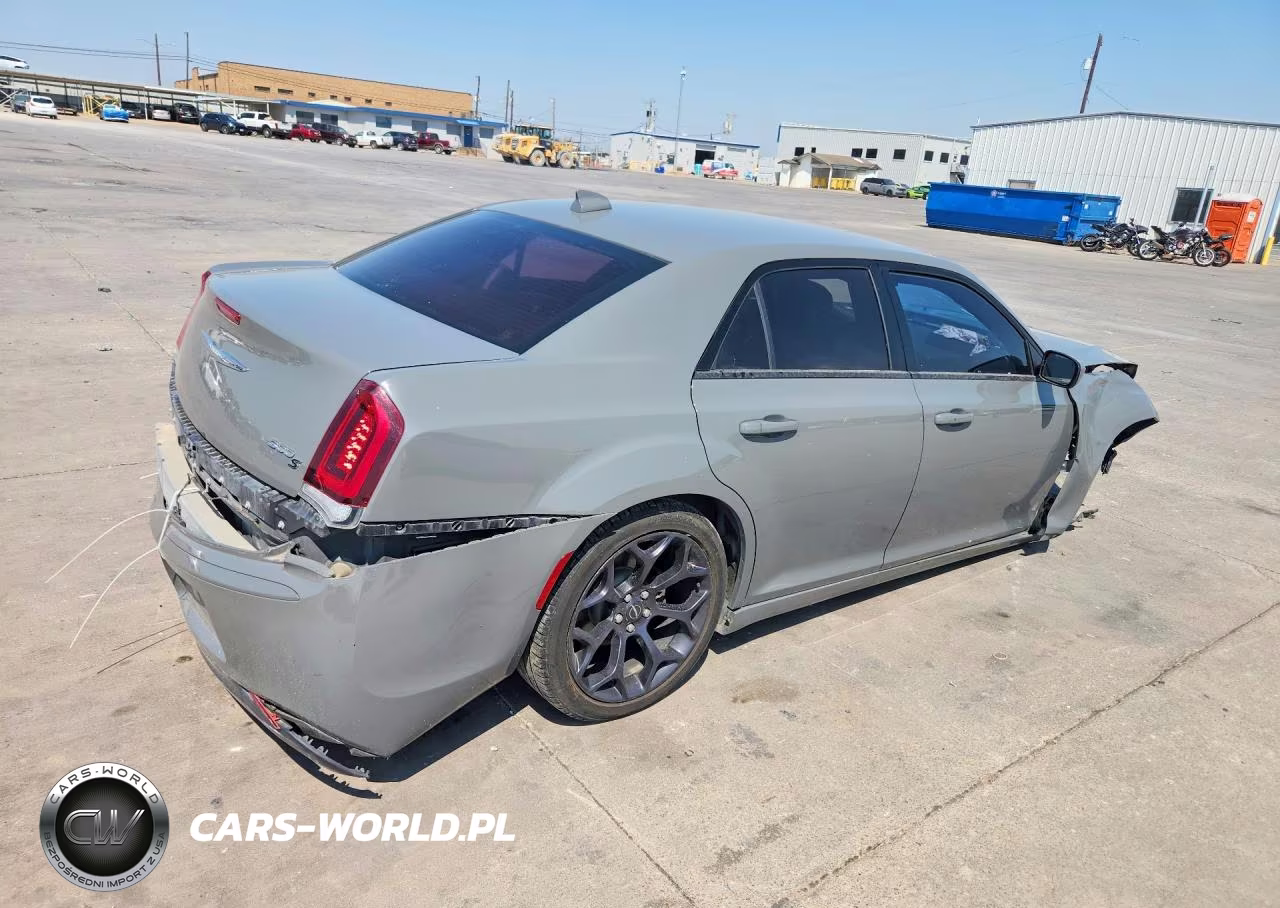 2019 Chrysler 300 S VIN:2C3CCABG2KH617939 - 3