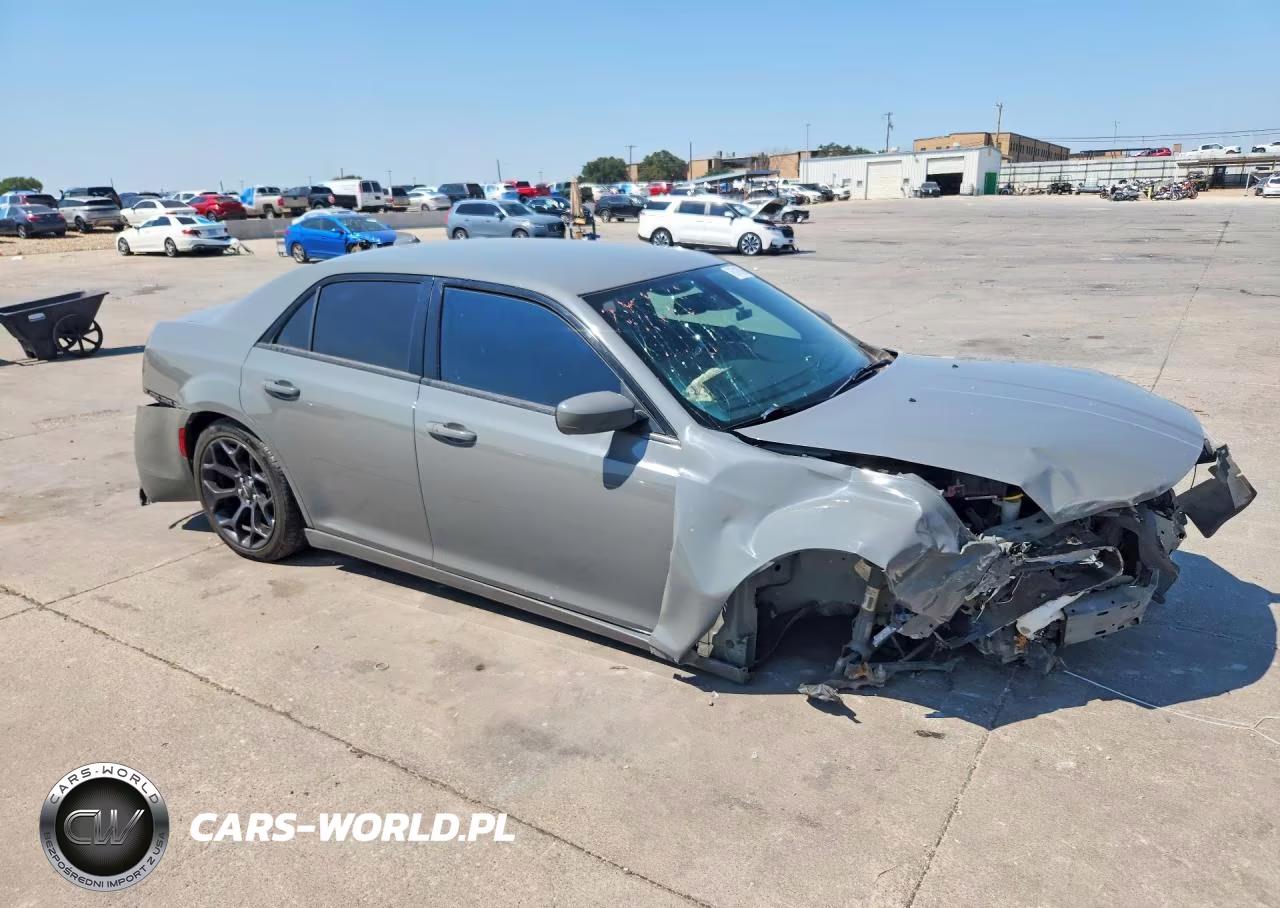 2019 Chrysler 300 S VIN:2C3CCABG2KH617939 - 4