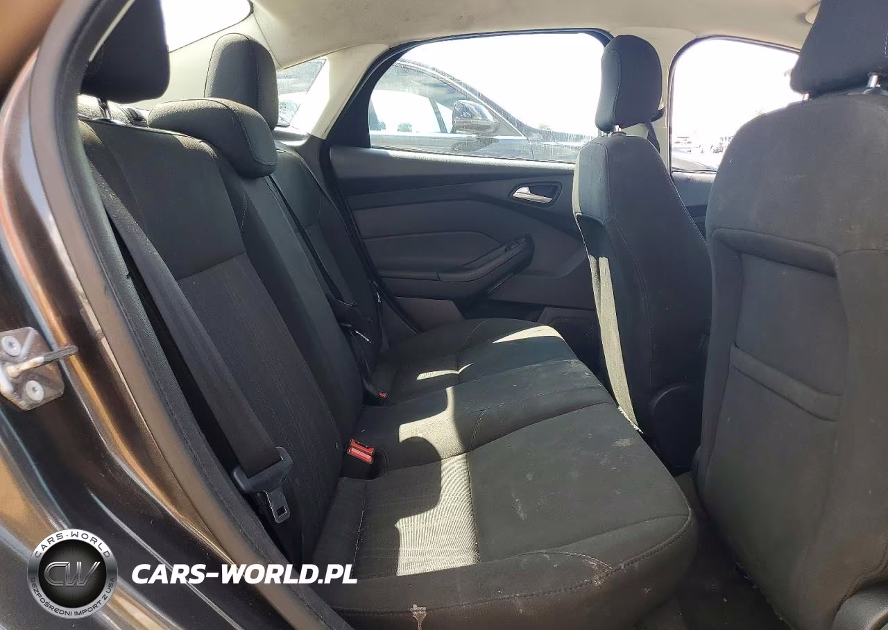 2018 Ford Focus Se VIN:1FADP3F27JL265642 - 10