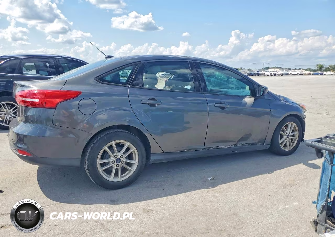 2018 Ford Focus Se VIN:1FADP3F27JL265642 - 3