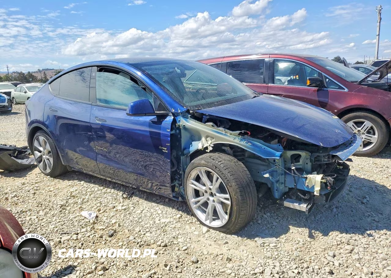 2022 Tesla Model Y VIN:7SAYGAEE3NF493127 - 4