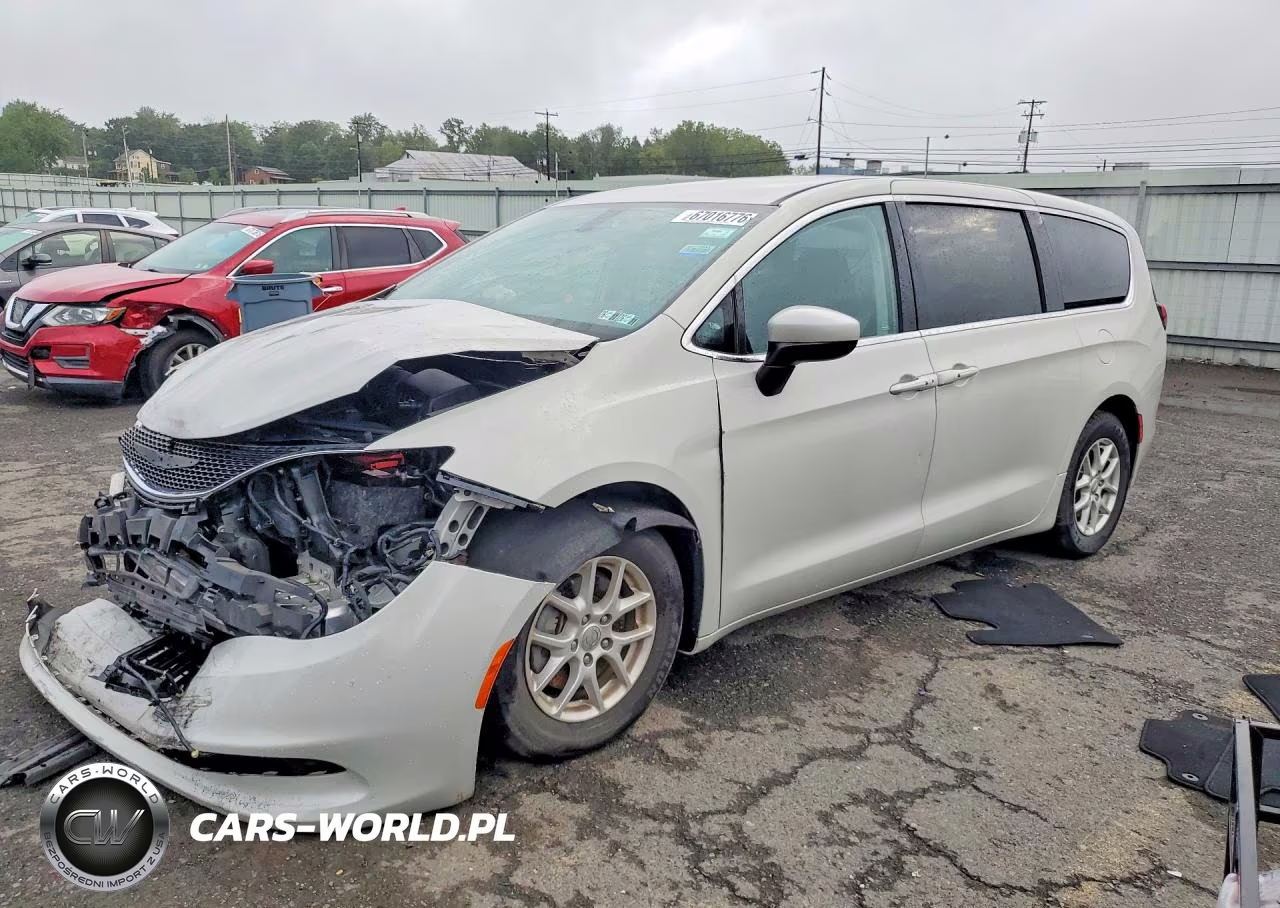 2017 Chrysler Pacifica Touring VIN:2C4RC1DG9HR797054 - 1