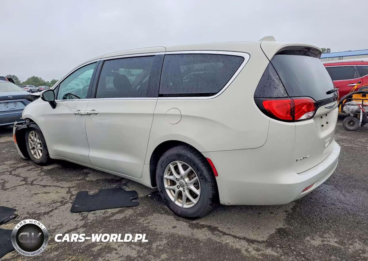 2017 Chrysler Pacifica Touring VIN:2C4RC1DG9HR797054 - 2