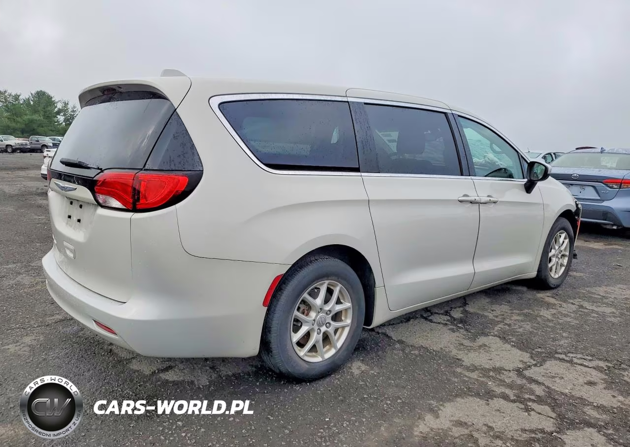 2017 Chrysler Pacifica Touring VIN:2C4RC1DG9HR797054 - 3