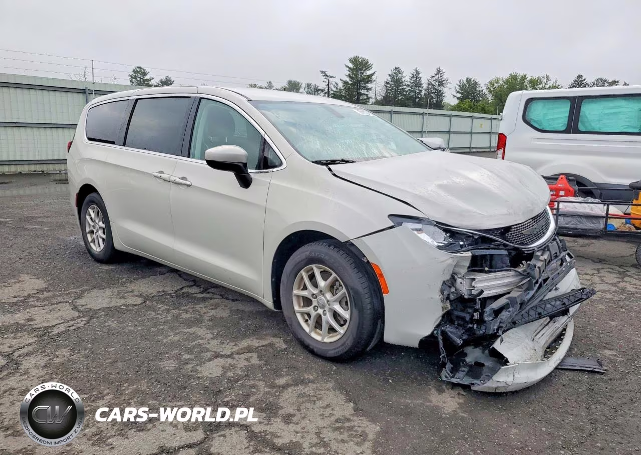 2017 Chrysler Pacifica Touring VIN:2C4RC1DG9HR797054 - 4