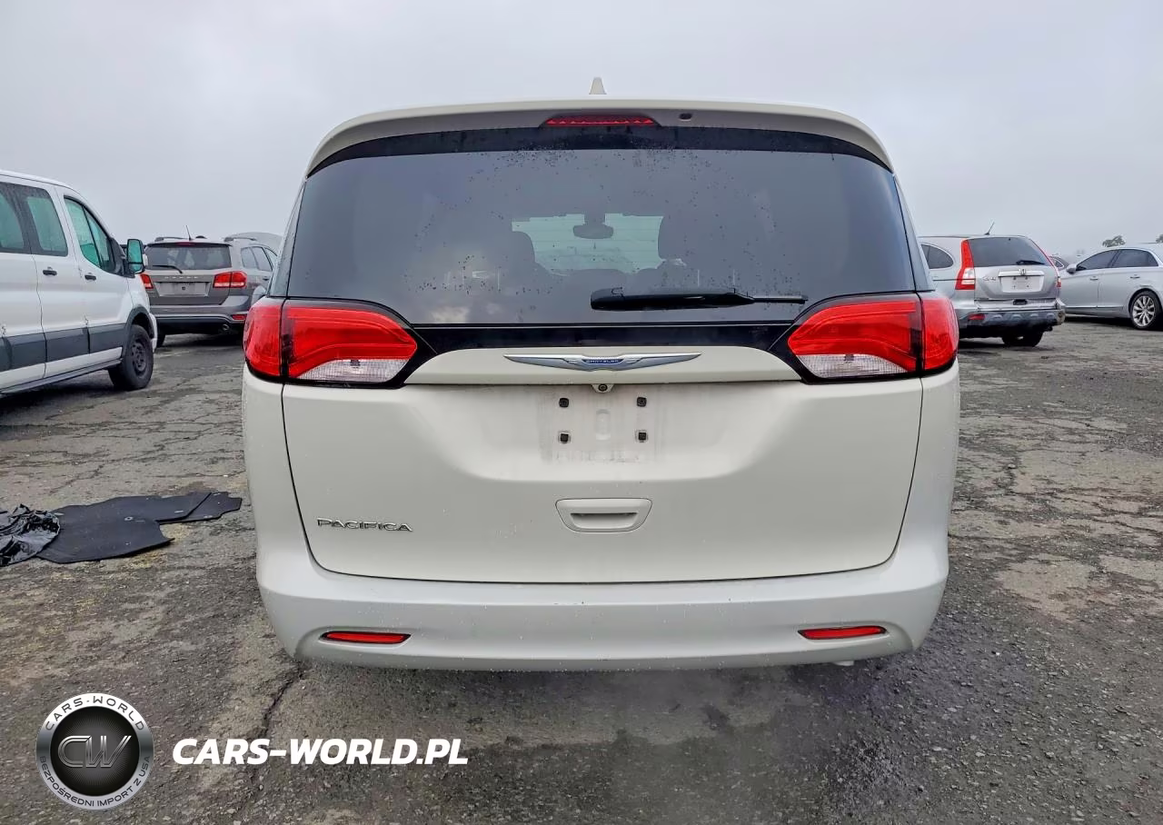2017 Chrysler Pacifica Touring VIN:2C4RC1DG9HR797054 - 6
