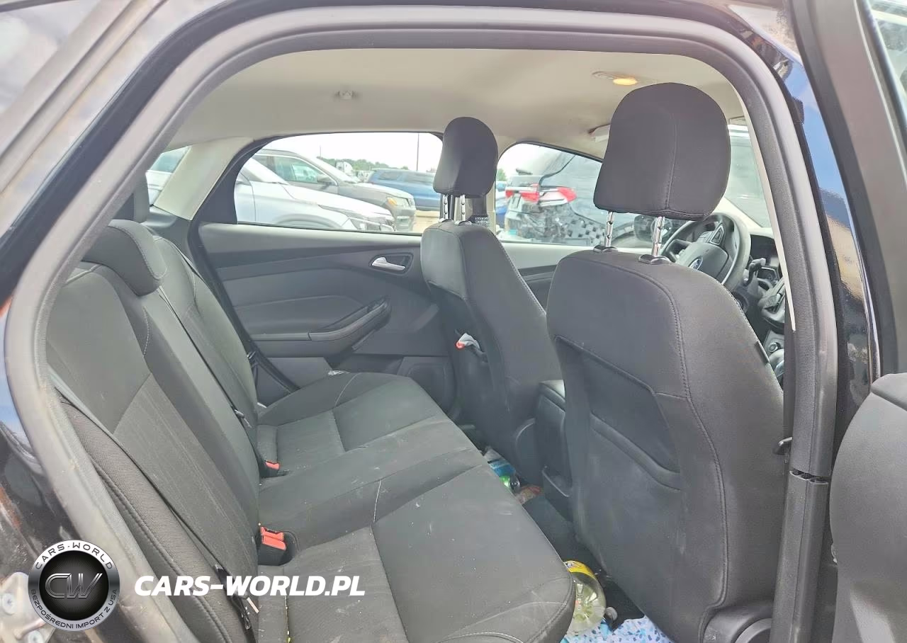 2017 Ford Focus Se VIN:1FADP3F27HL243294 - 10