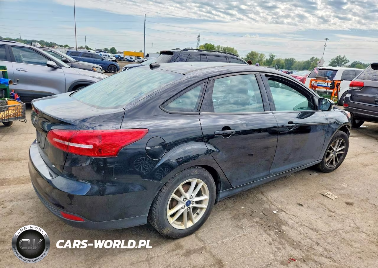 2017 Ford Focus Se VIN:1FADP3F27HL243294 - 3