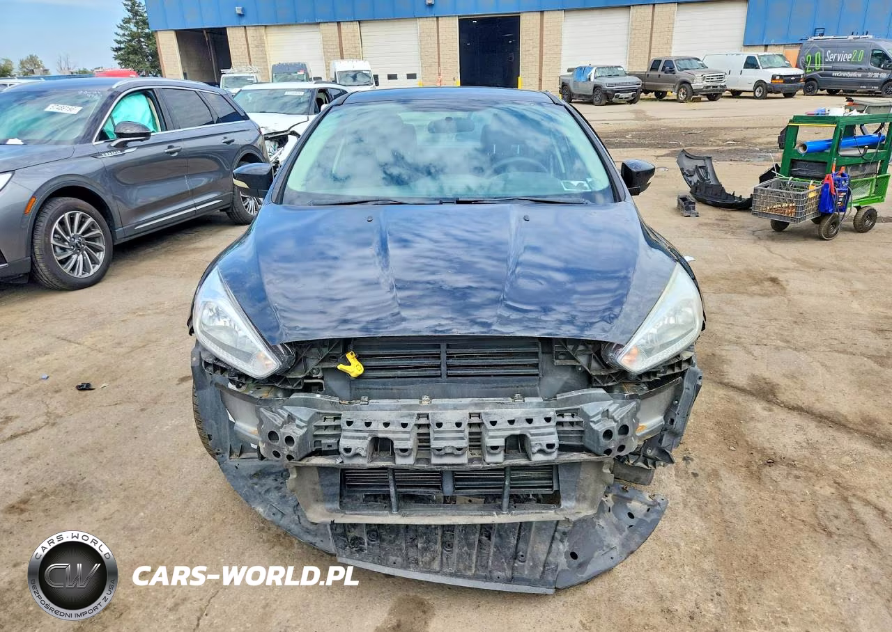 2017 Ford Focus Se VIN:1FADP3F27HL243294 - 5