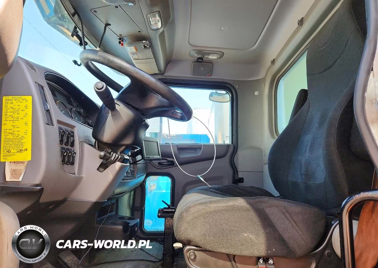 2020 Peterbilt 348 Box Truck VIN:2NP3KM8X9LM668721 - 7
