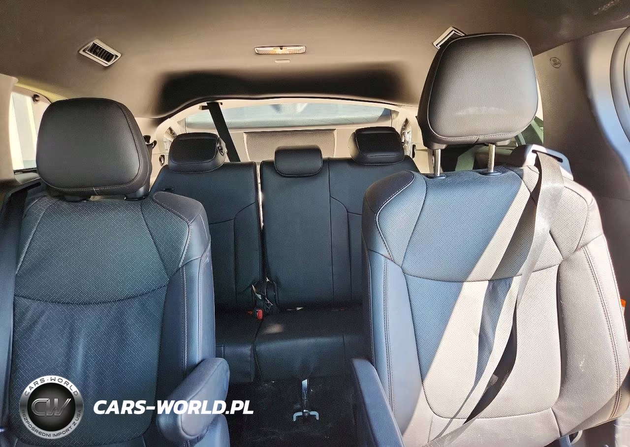 2026 Toyota Sienna Platinum 7-Passenger VIN:5TDESKFC5TS250588 - 10