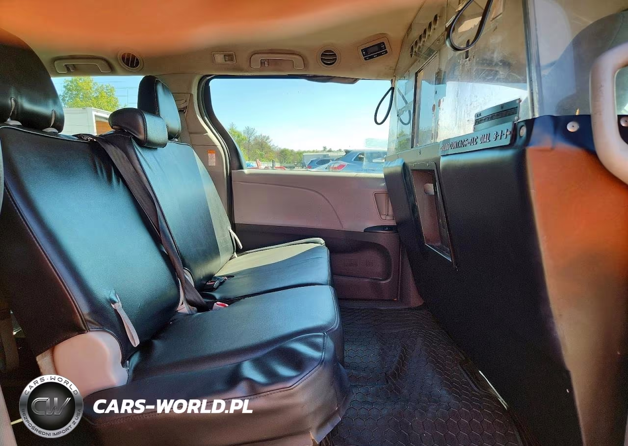 2018 Toyota Sienna L VIN:5TDZZ3DC1JS920625 - 11