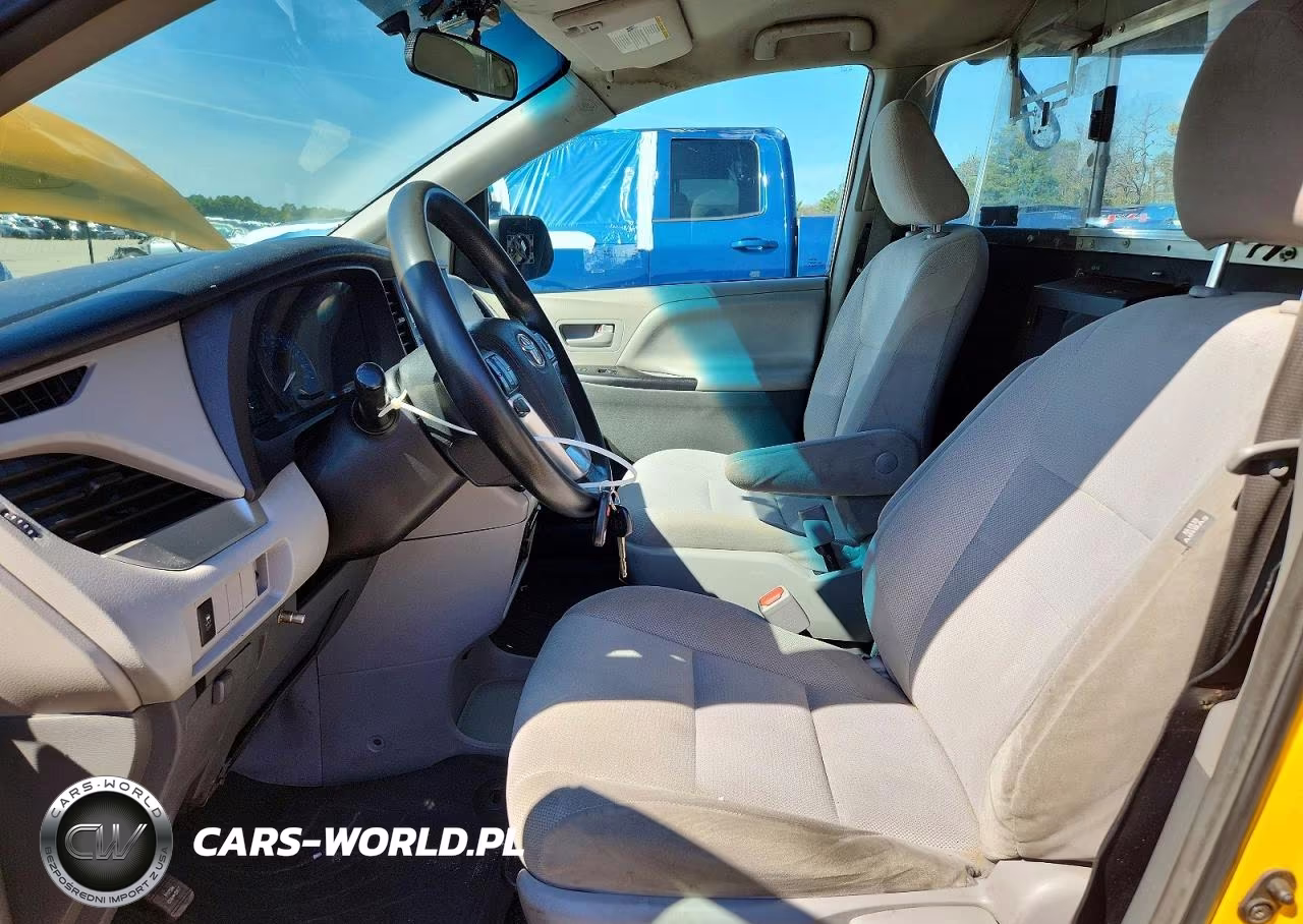 2018 Toyota Sienna L VIN:5TDZZ3DC1JS920625 - 7