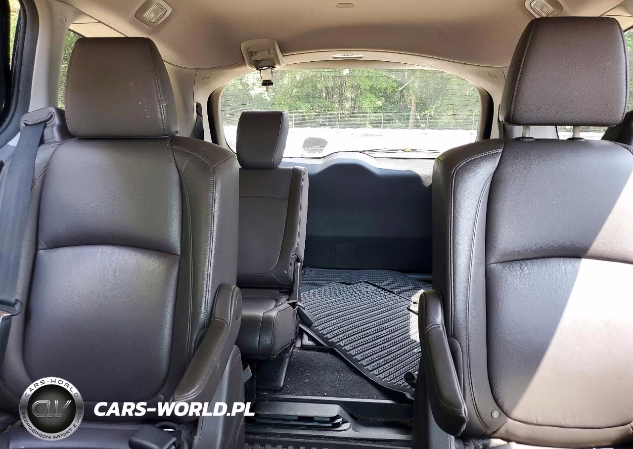 2018 Honda Odyssey Touring VIN:5FNRL6H88JB000780 - 10