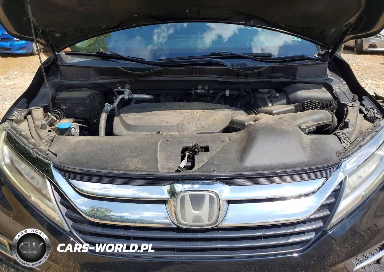 2018 Honda Odyssey Touring VIN:5FNRL6H88JB000780 - 12