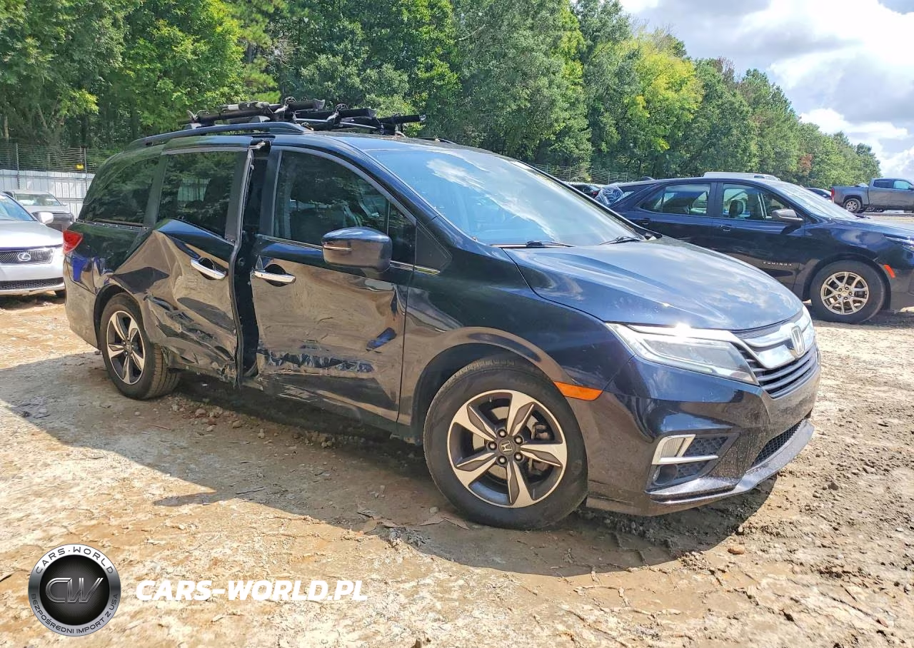 2018 Honda Odyssey Touring VIN:5FNRL6H88JB000780 - 4