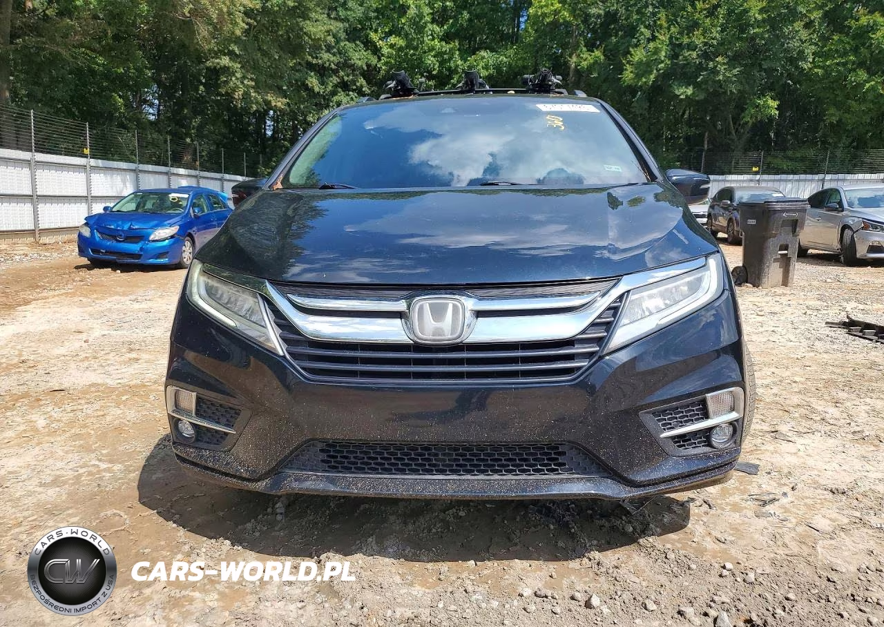 2018 Honda Odyssey Touring VIN:5FNRL6H88JB000780 - 5