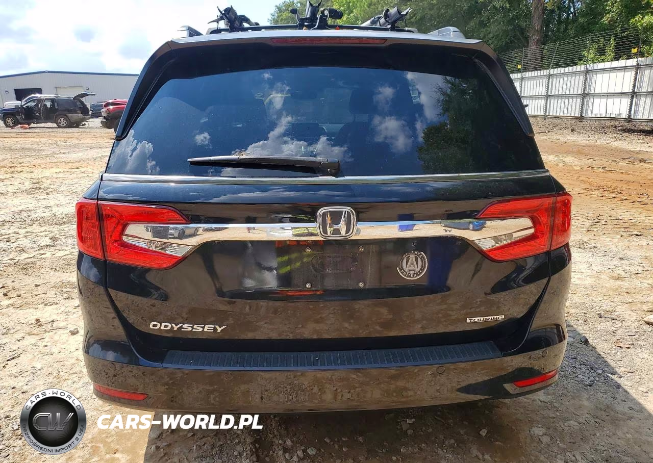 2018 Honda Odyssey Touring VIN:5FNRL6H88JB000780 - 6