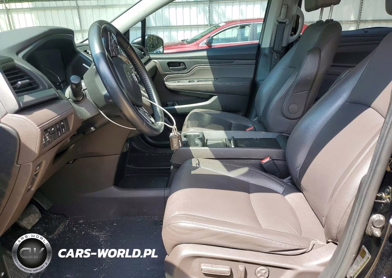 2018 Honda Odyssey Touring VIN:5FNRL6H88JB000780 - 7